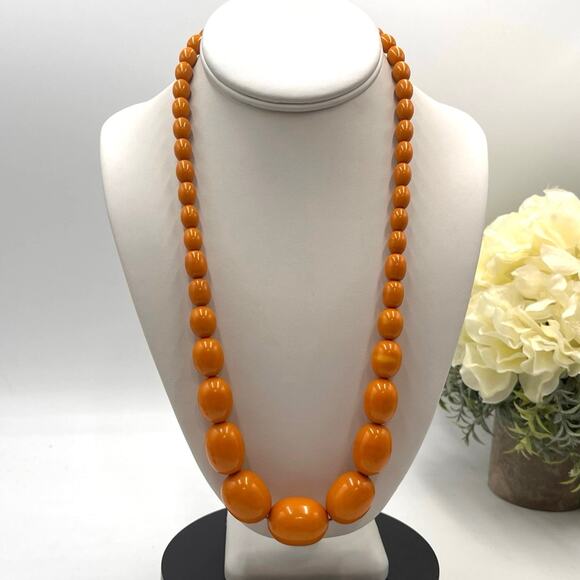 Antique Graduated Butterscotch Egg Yolk Bakelite Plastic Screw Clasp Necklace - Picture 1 of 10